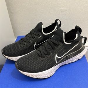 Nike Flyknit Running Shoes 7.5